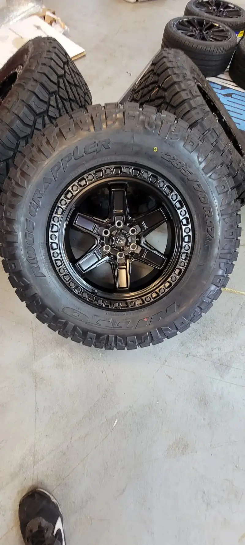 17 Inch 17X9 Rims Fuel Kicker D697 Black Wheels Bp:6X114.3 Et:12 Tires: 285/70R17 Nitto Ridge 2020 Jeep Wrangler Financing Avil 2
