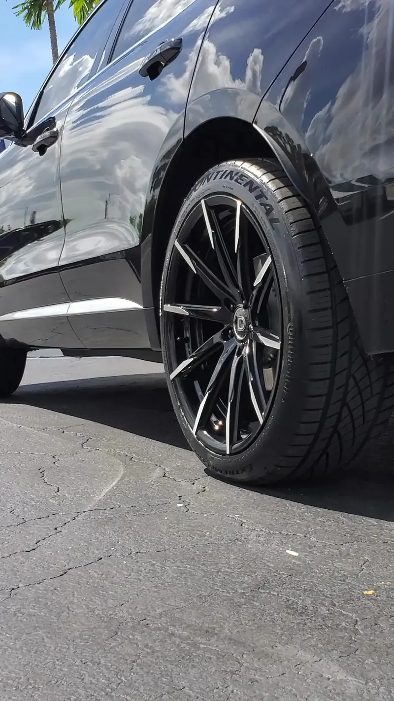 22" Inch Lexani Css-15 Black With Machined Tip Wheels 22X10 Rims With Continetal 245/35Zr20 Jaguar F Pace Bp: 5X108 1