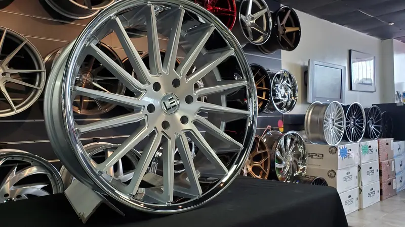 24" Inch Luxxe Le-9 Brushed Face Chrome Lip Wheels 24X10 Rims Cadillac Escalade Bp: 6X139.7 1